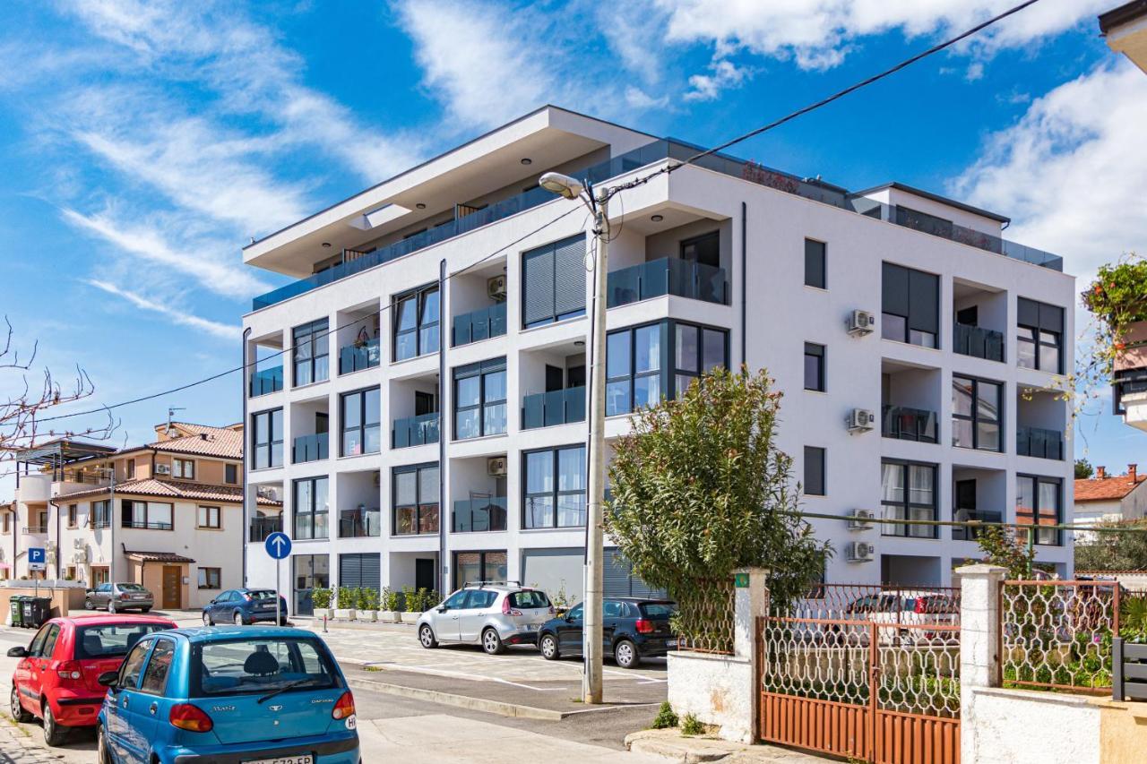 Enjoy Pula - New Apt With Terrace And Free Parking Garage Exterior photo