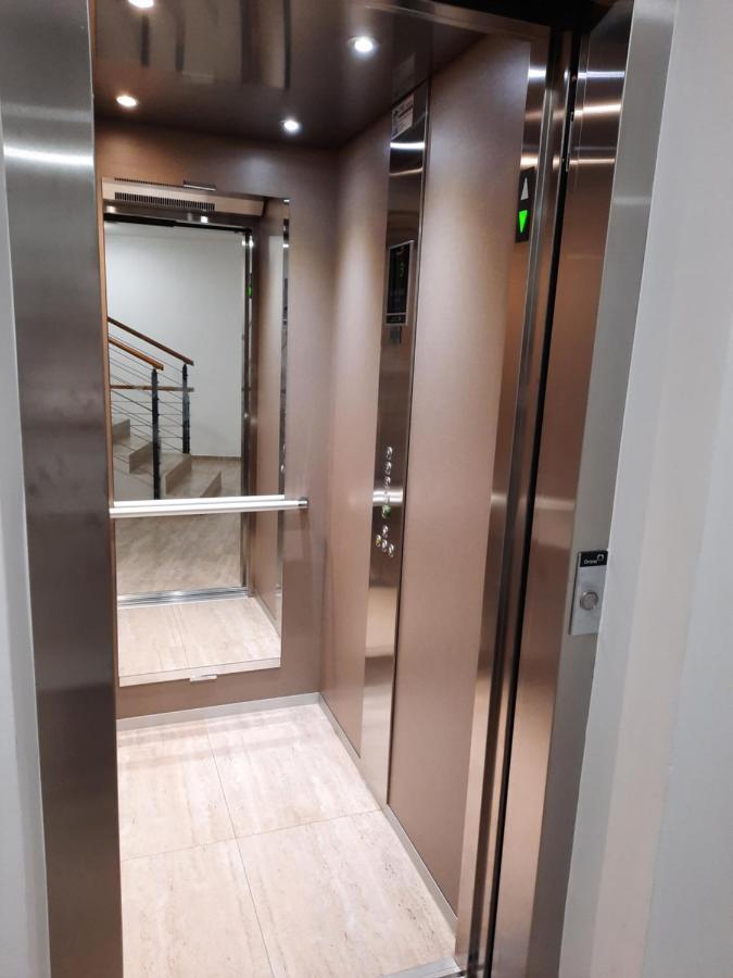 Enjoy Pula - New Apt With Terrace And Free Parking Garage Exterior photo