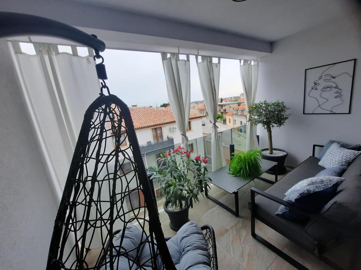 Enjoy Pula - New Apt With Terrace And Free Parking Garage Exterior photo